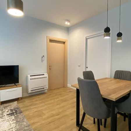 Centrally Located Glamorous Bright Apt Near Bazaar Tirana Eksteriør billede