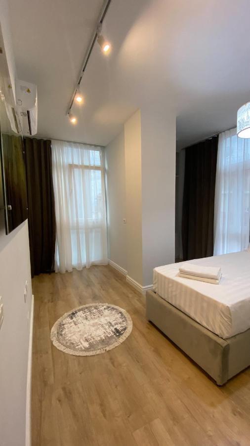 Centrally Located Glamorous Bright Apt Near Bazaar Tirana Eksteriør billede