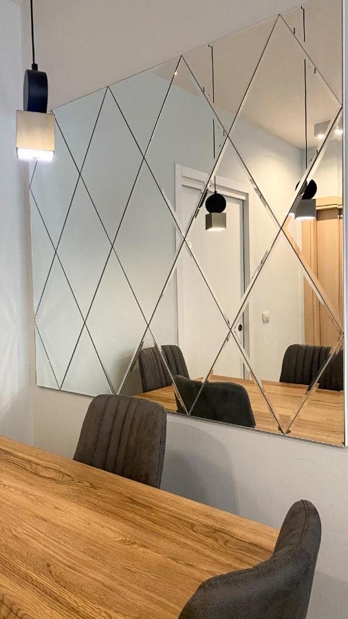 Centrally Located Glamorous Bright Apt Near Bazaar Tirana Eksteriør billede