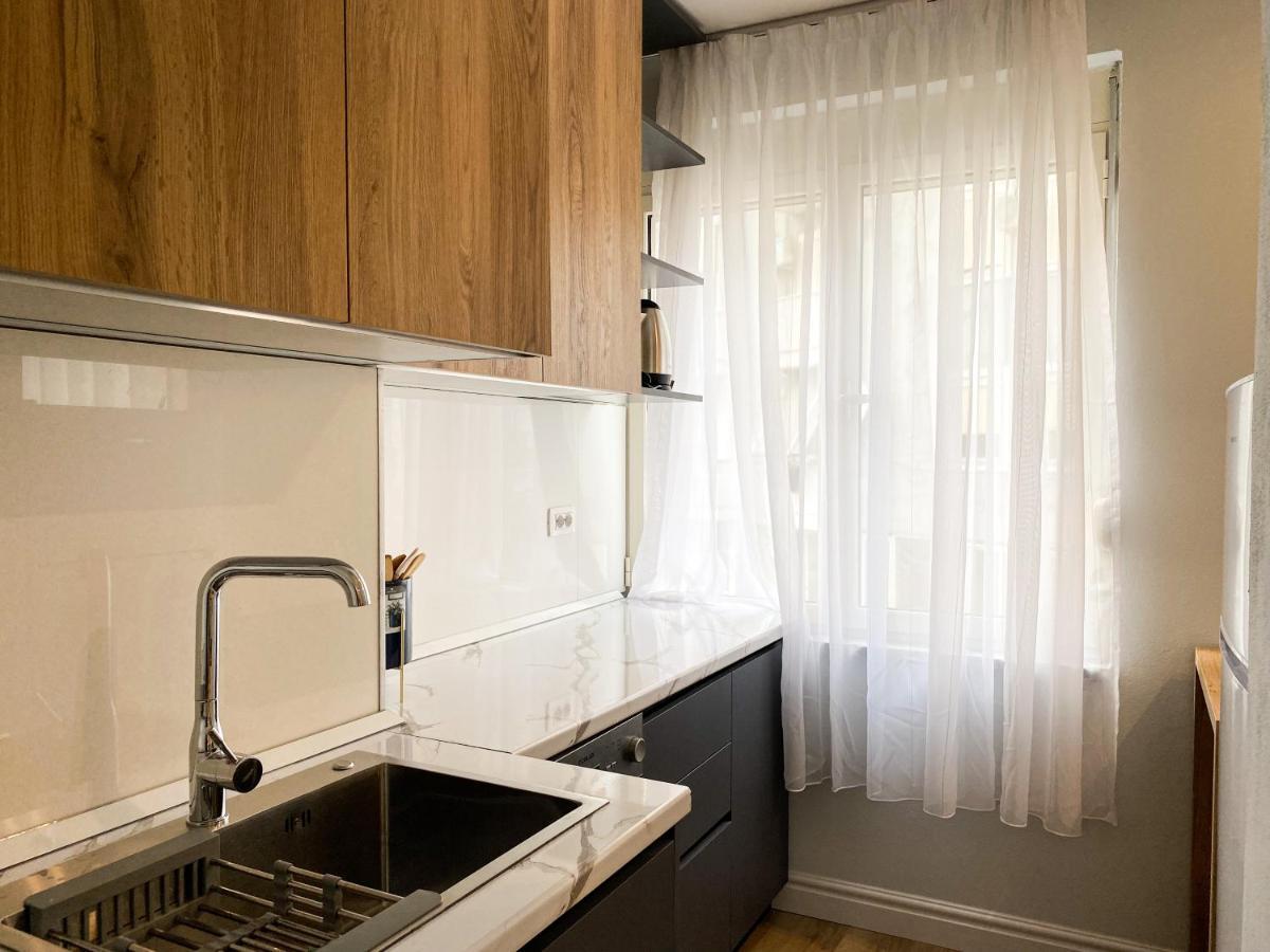 Centrally Located Glamorous Bright Apt Near Bazaar Tirana Eksteriør billede