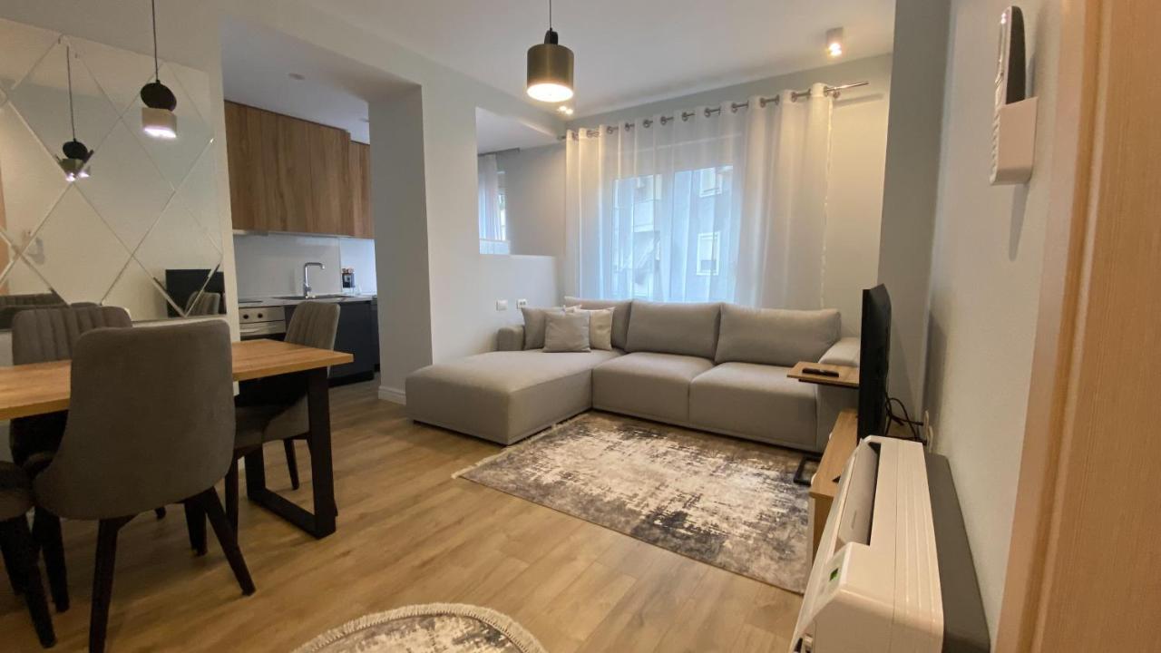 Centrally Located Glamorous Bright Apt Near Bazaar Tirana Eksteriør billede