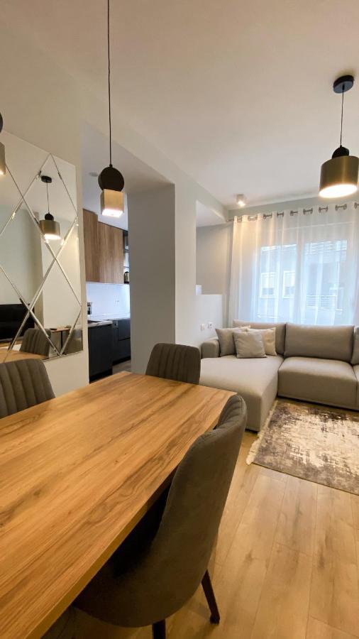 Centrally Located Glamorous Bright Apt Near Bazaar Tirana Eksteriør billede