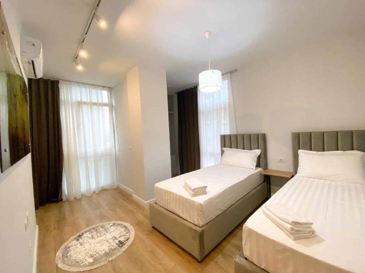 Centrally Located Glamorous Bright Apt Near Bazaar Tirana Eksteriør billede