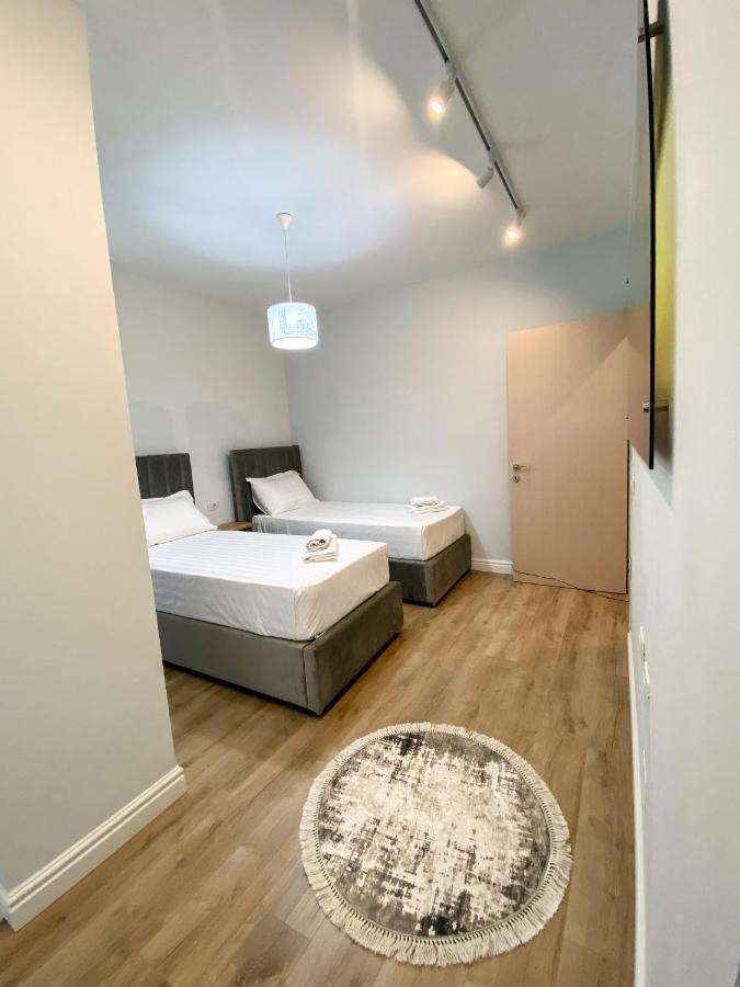 Centrally Located Glamorous Bright Apt Near Bazaar Tirana Eksteriør billede