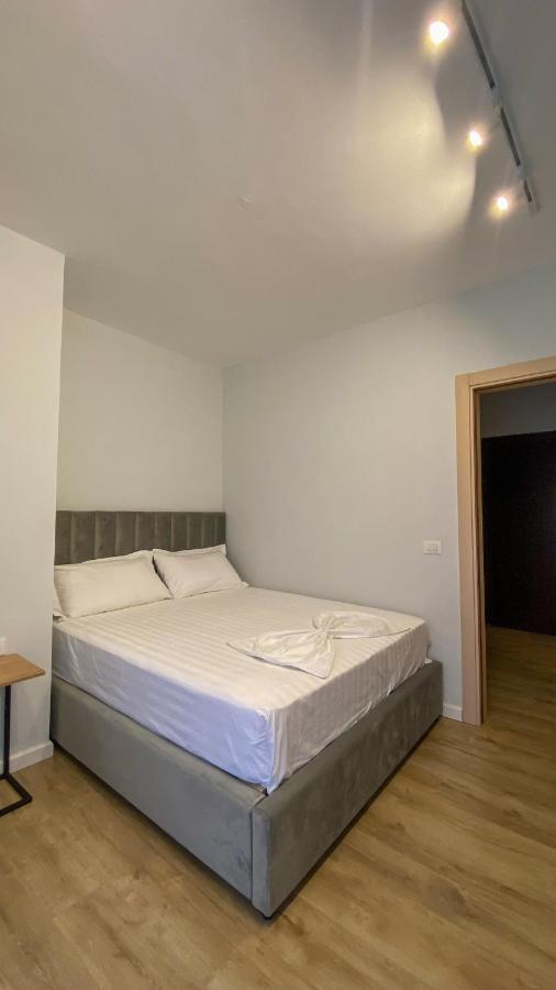 Centrally Located Glamorous Bright Apt Near Bazaar Tirana Eksteriør billede