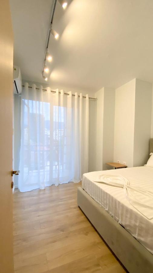 Centrally Located Glamorous Bright Apt Near Bazaar Tirana Eksteriør billede