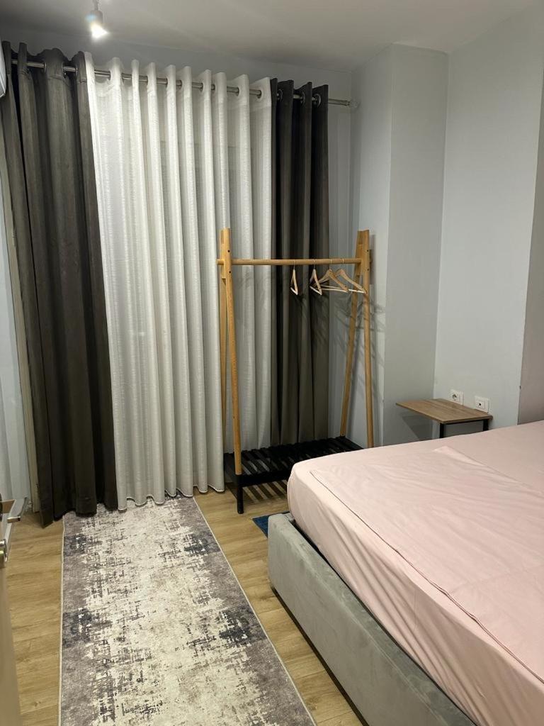 Centrally Located Glamorous Bright Apt Near Bazaar Tirana Eksteriør billede