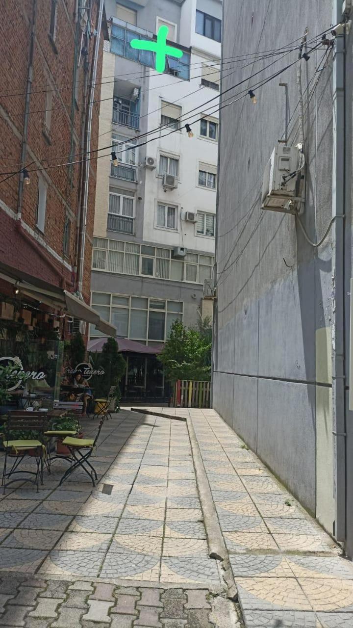 Centrally Located Glamorous Bright Apt Near Bazaar Tirana Eksteriør billede